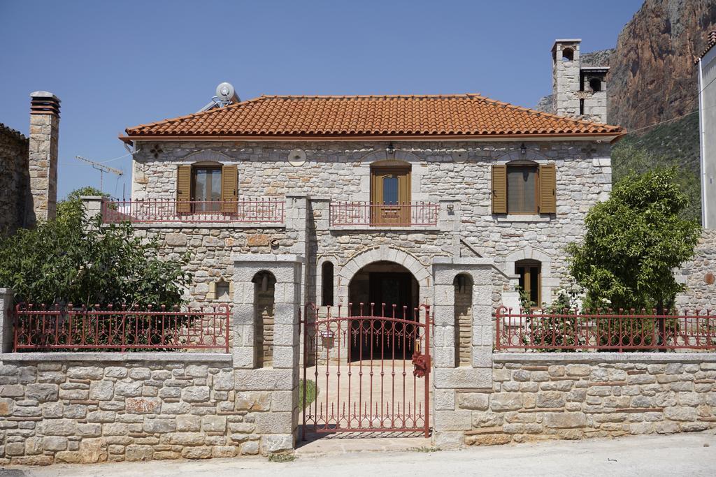 Villa Haus Kleopatra Leonídion Exterior foto
