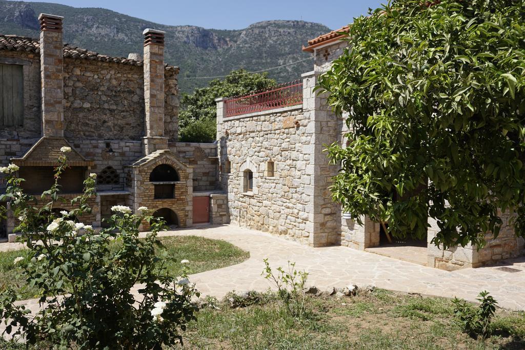 Villa Haus Kleopatra Leonídion Exterior foto